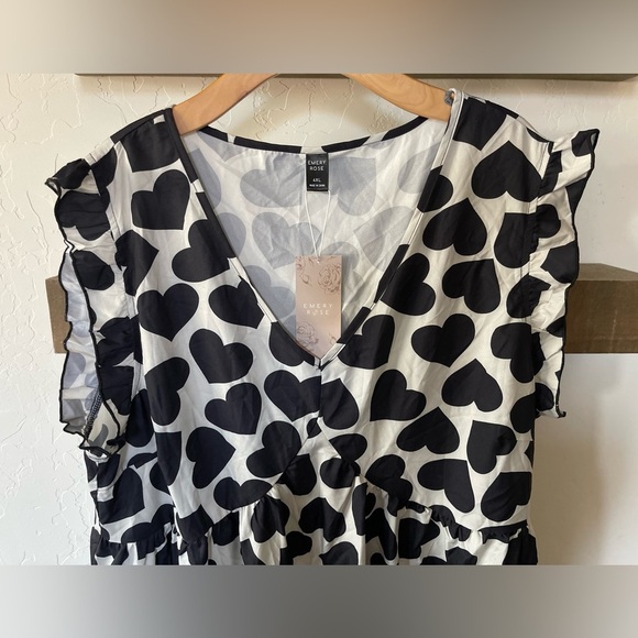 Emery Rose| Novelty Print, HEART print Mini Dress in Black & White•••Babydoll - Picture 2 of 10